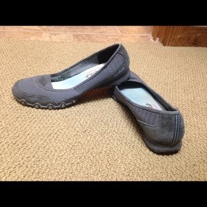 Skechers slip on